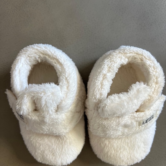 Ugg Bixbee Booties 2/3 NWOT - Picture 5 of 8